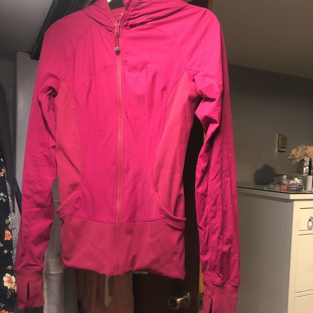 Lululemon zip up hoodie rain proof.